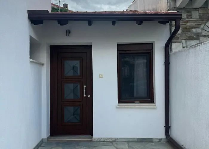 Cozy Courtyard House Velventós